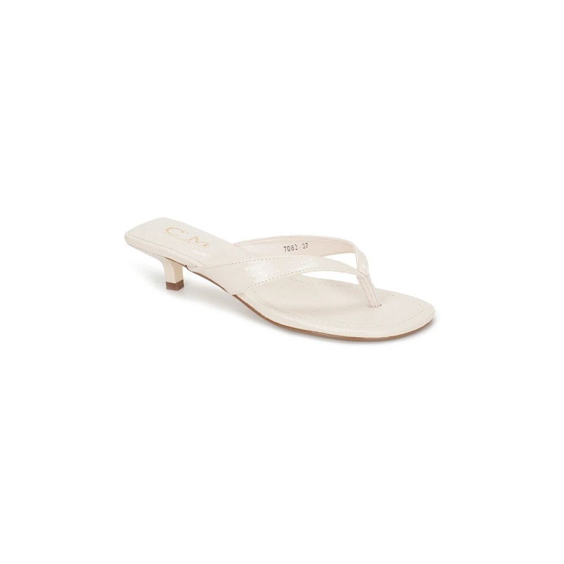 "Kitten heels" white