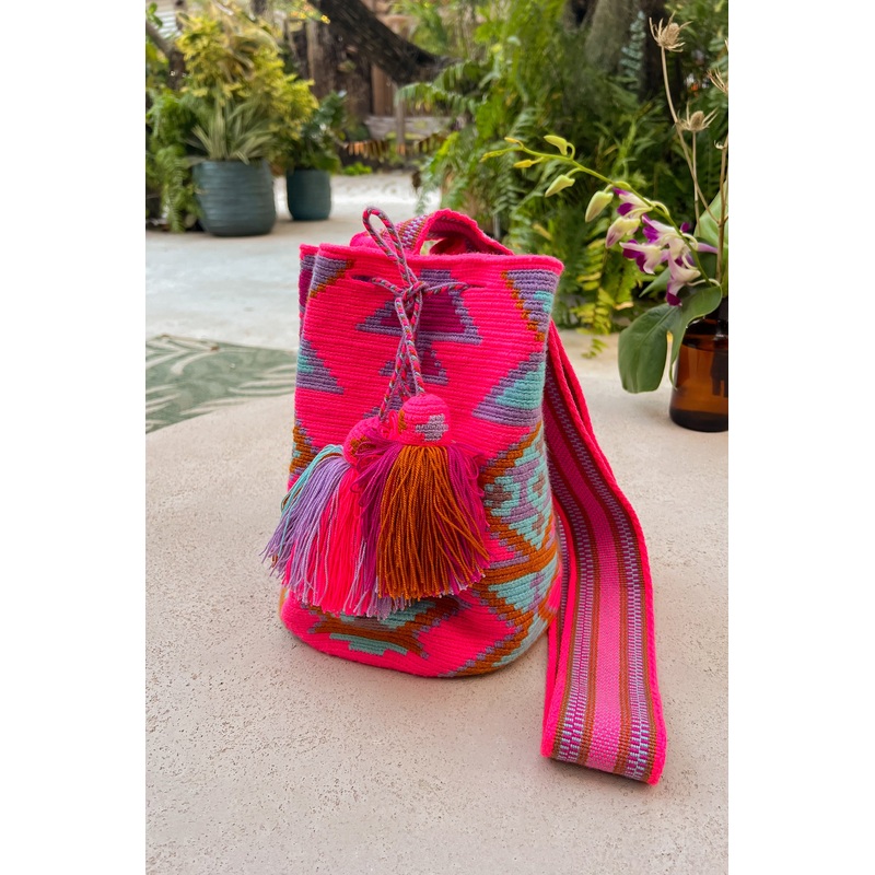 Chila Colombiana Bag in Hot Pink