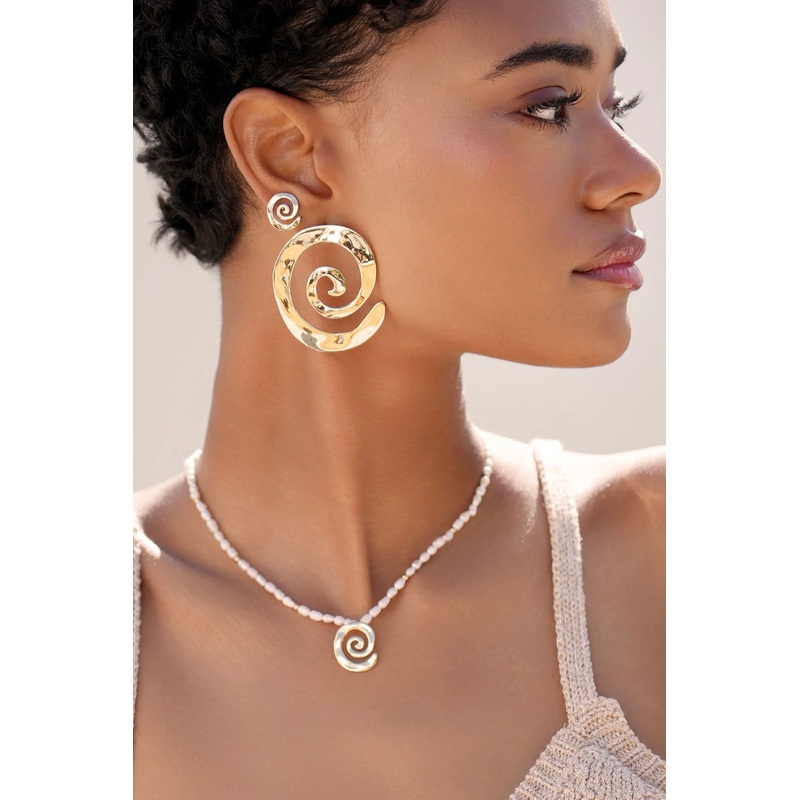Aura Swirl Choker