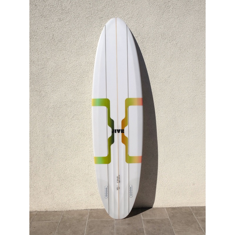 LIFTER 7'2" midlength twin fin surfboard