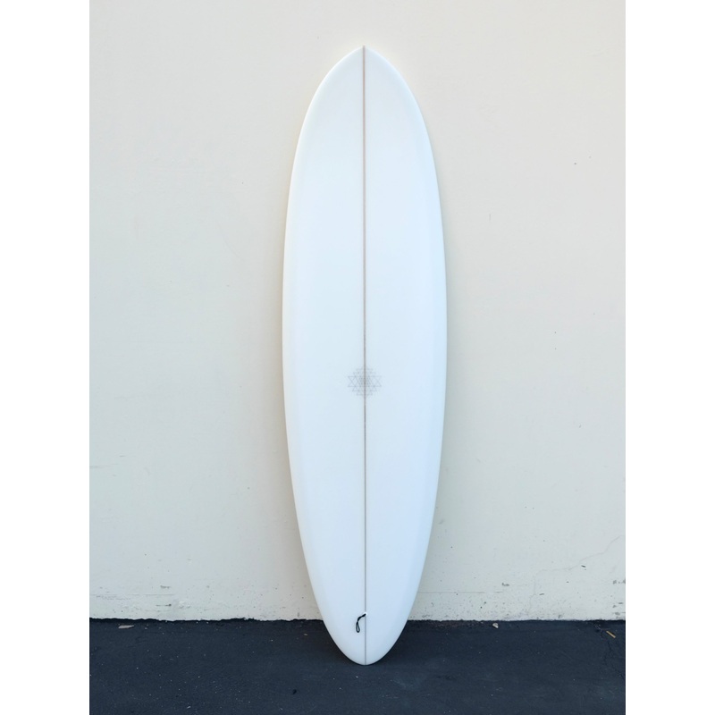 Mandala | 6'3" Stubbie Hybrid Hull 2+1 Clear Surfboard