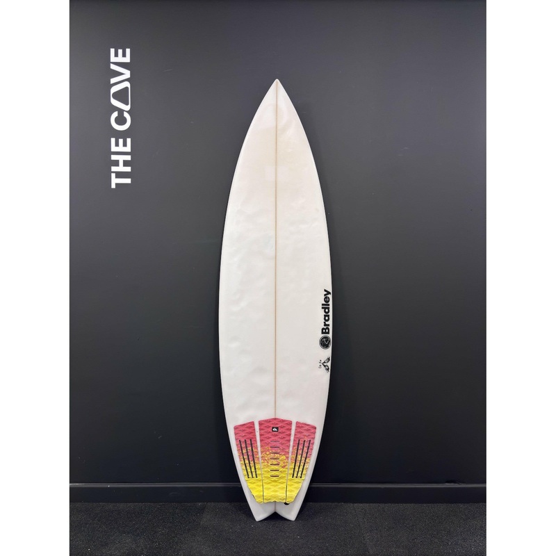 On Ya (narrow) 5'8" x 18 3/8" X  2 1/4" - 25.20L, 3x  Futures Fin Boxes, PU [Average] - ID:897369